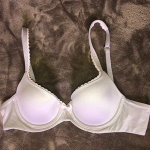 Victoria’s Secret Body bra 34A